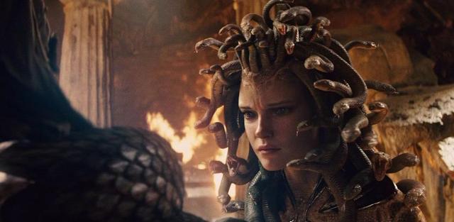 奇幻电影《加勒比海盗5死无对证》最后主角一行人拿到了海神波塞冬的