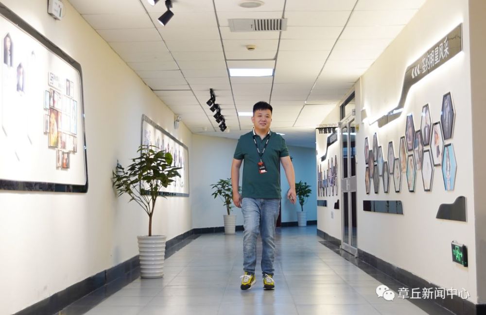 扎根章丘的王牌主播缔造者专访话社娱乐ceo蓝小天