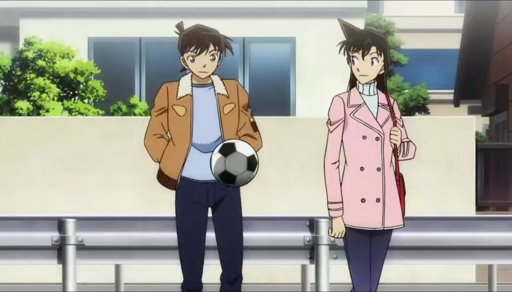 名侦探柯南:柯南擅长踢足球作用不小,这让他和步美等人打成一片