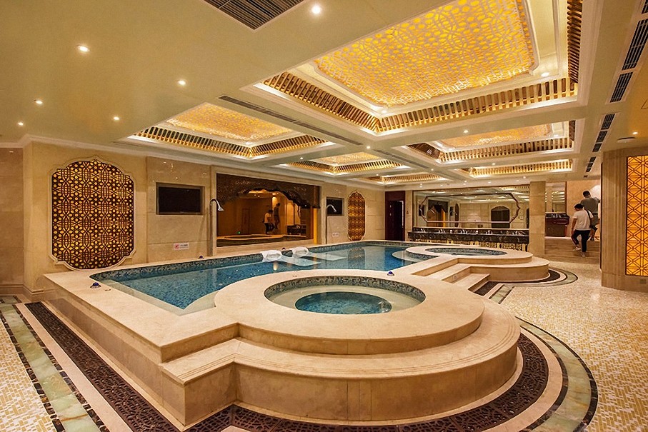 做个水疗,蒸个桑拿,或是享受专业的理疗按摩等等!