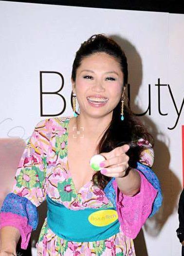 跟丈夫一起白手起家,丈夫赚百亿后爱上女明星,她却大方接纳对方