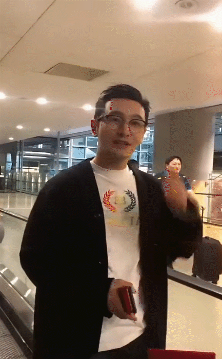 angelababy|baby晒冲浪视频又美又飒，与黄晓明小海绵一起乘风破浪