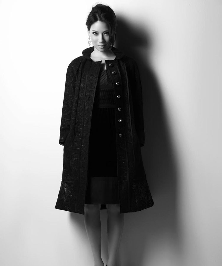 刘玉玲黑白美照,浓厚妆容堪称完美