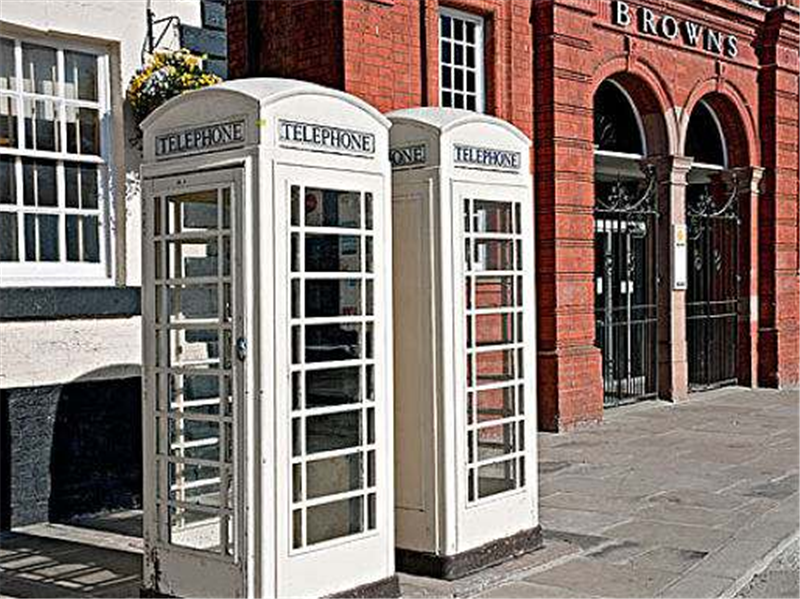 为何通讯发达的今天发达国家常见公共电话亭我们却不常见