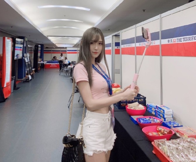 不过腐团儿的直播间里就是已经有直播的回看了,他们