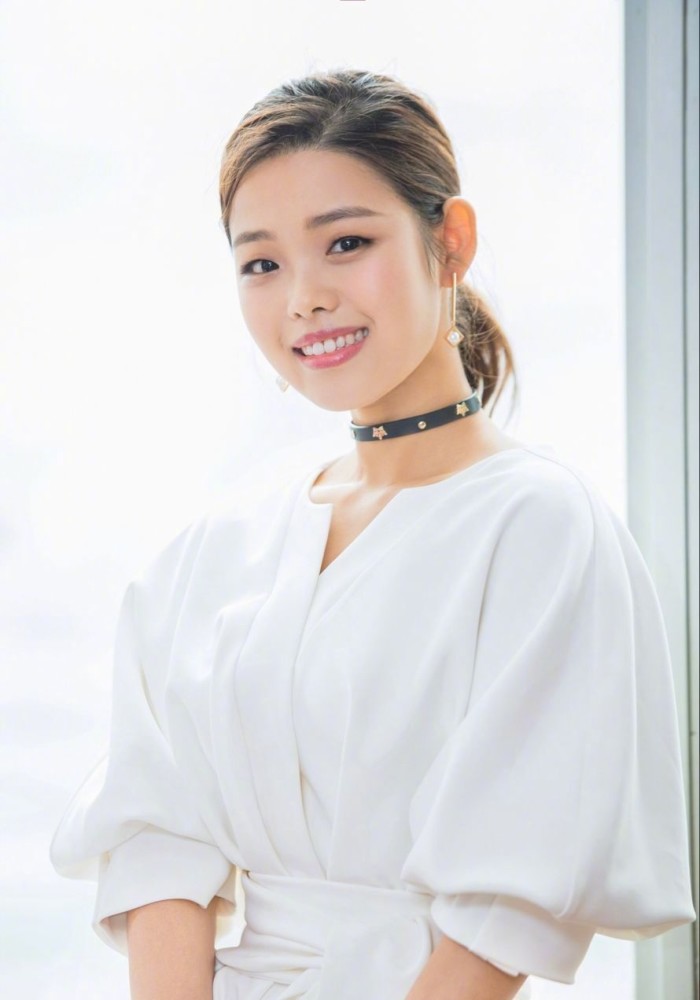 莫小贝如今长开了,美艳不可方物