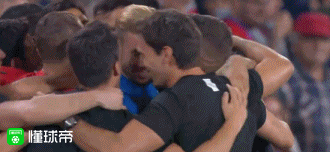 下半场比达尔手球送点,巴迪略主罚命中.最终巴萨0-2格拉纳达.