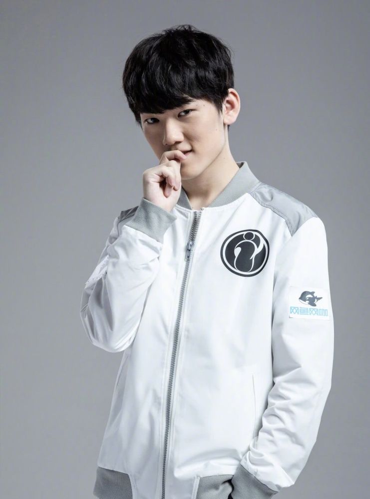 王者辅助单排偶遇jackeylove后直言冠军辅助很轻松