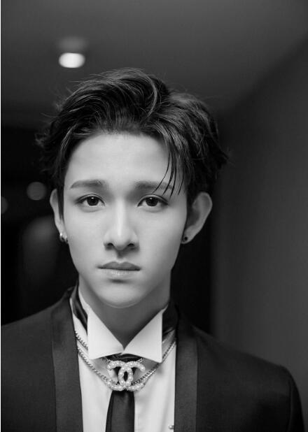 samuel西装写真大方贵气!