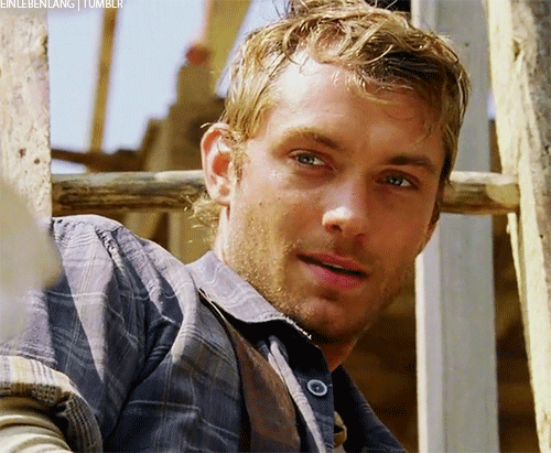 但从此之后裘德洛在好莱坞如日中天的发展势头,很快走了下坡路,这是不