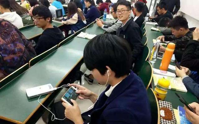 927流氓病毒,多所高校学生中招,大学生不知所措,怒掰手机