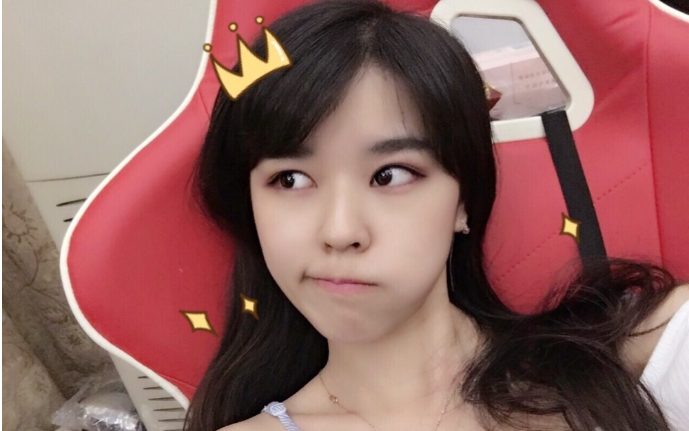 沫子人生的最重要两个人帮助她的陈赫让她打游戏的同桌