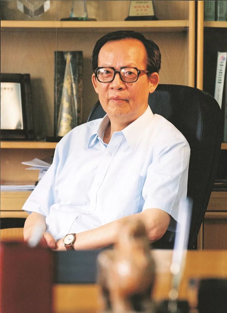 我与共和国共成长70年70人王选告别铅与火的当代毕昇