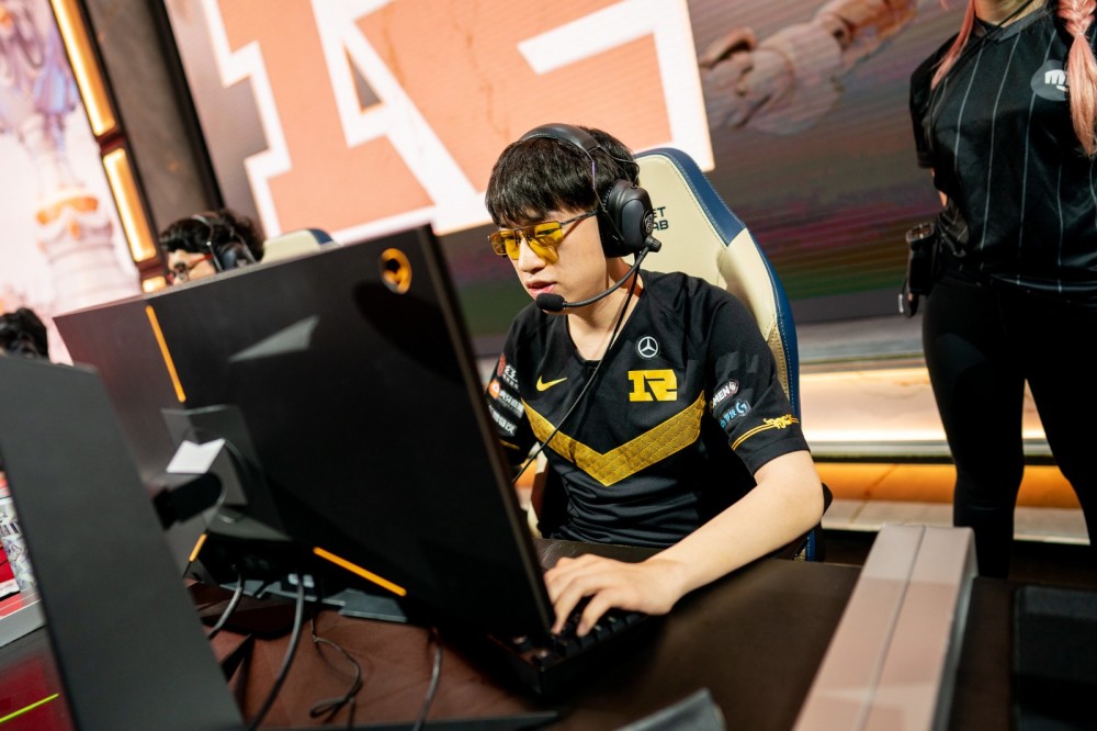 rng"春之虎帝"回归?小虎韩服冲击王者千分,实力回击外界质疑
