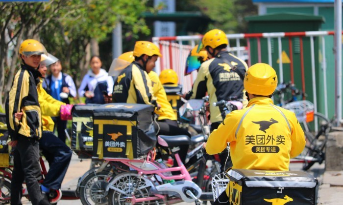 外卖如今比较知名的就是美团和饿了么,但是之前也有很多外卖竞争,比如