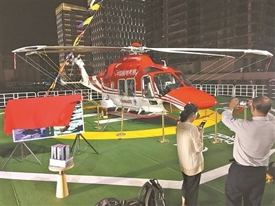 "雪龙2"号上的科考潜水艇.广州日报全媒体记者轩慧摄