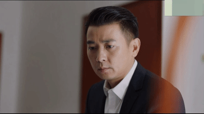 《在远方》保剑锋一声"对不起"虐哭曾黎和马伊琍,但这个细节却让人笑