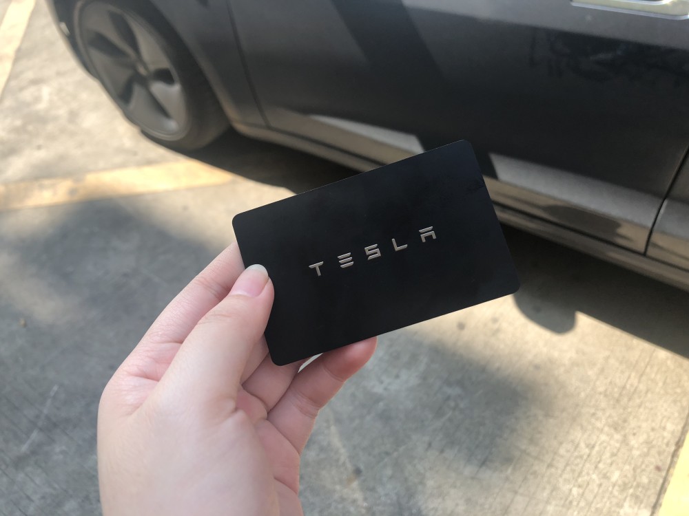 特斯拉用卡片钥匙怎么自动锁定?