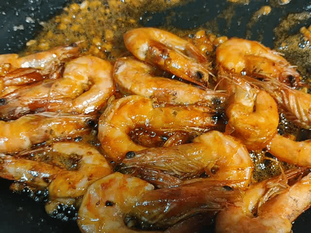 油焖大虾这样做才好吃,虾肉鲜嫩不油腻,比饭店的更入味