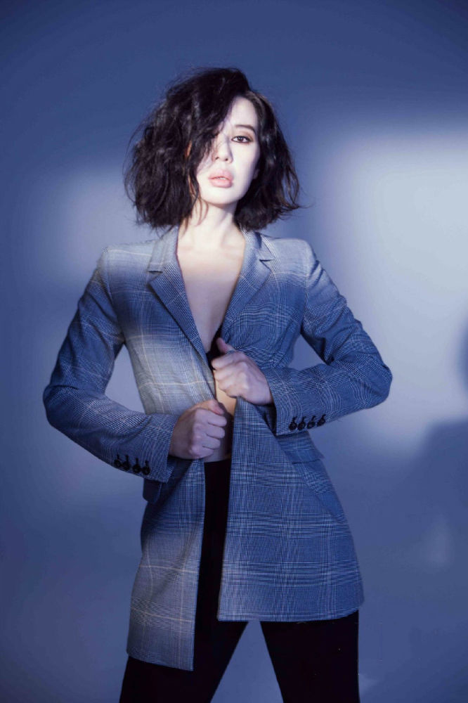 今天让你瞧瞧,什么叫做性感,43岁余男"全情演绎"!