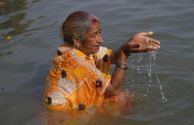 印度恒河很脏?中国人到当地实拍,网友:意难平!