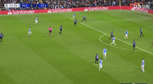 恰逢曼城一周双赛,英格兰本土中后卫斯通斯只是替补受伤的罗德里出场