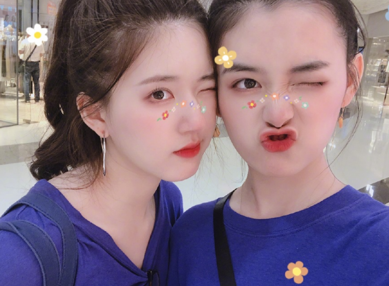 有种"塑料姐妹"叫蒋依依赵露思,一张合影都耍心机,我也是醉了