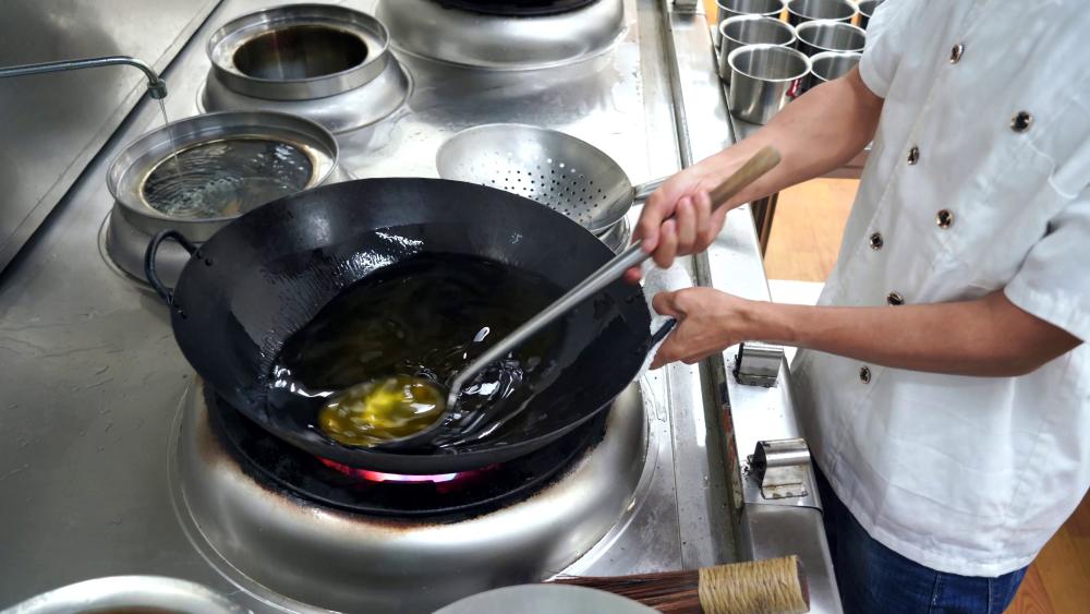 多小伙伴问"如何辨别油温",今天就给大家解答,建议收藏