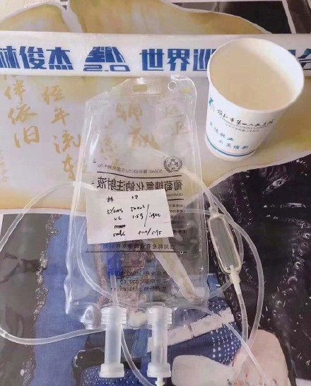 林俊杰挂吊瓶用的针头和注水包被卖?网友吐槽这是医疗垃圾,不像话