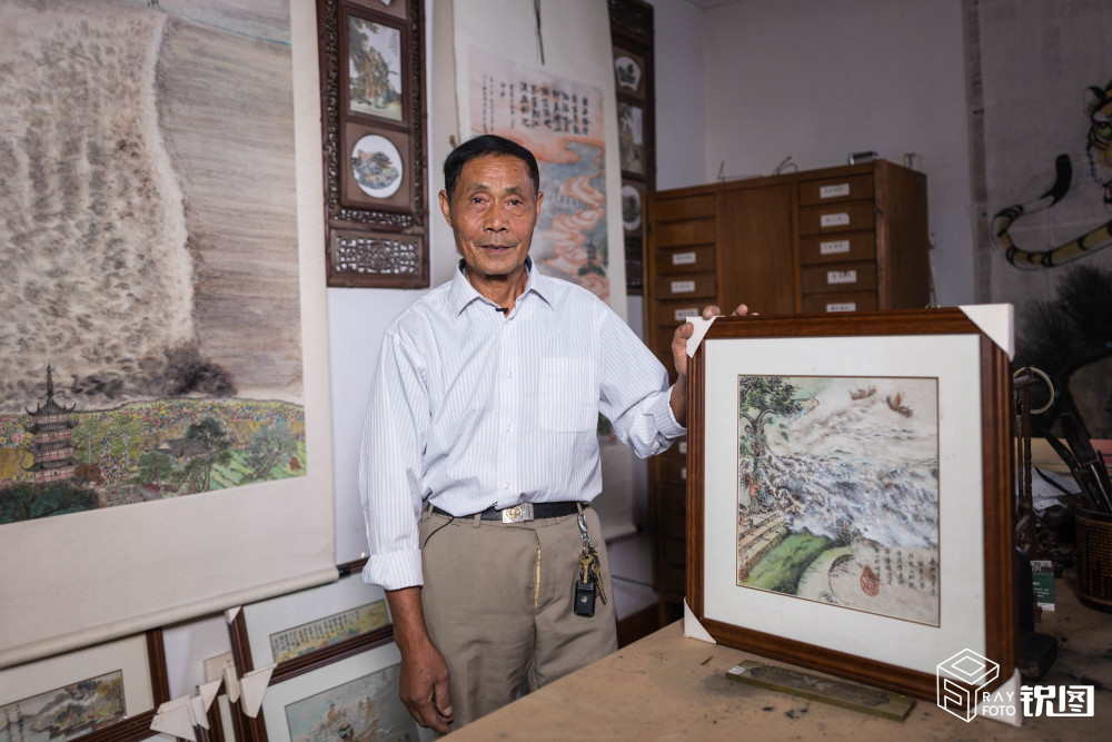 浙江73岁农民手绘8米长卷 再现家乡盐官古貌 被人称为当代清明上河图