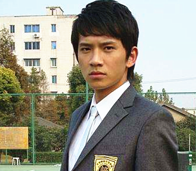 薛之谦和《铠甲勇士》的不解之缘,是地虎侠学长,和炎龙黑犀雪獒地虎