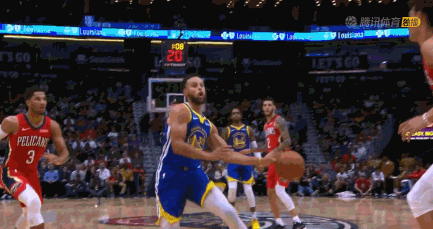 4秒时,库里慢吞吞地运球到前场,突然之间,他利用格林的一个掩护,然后