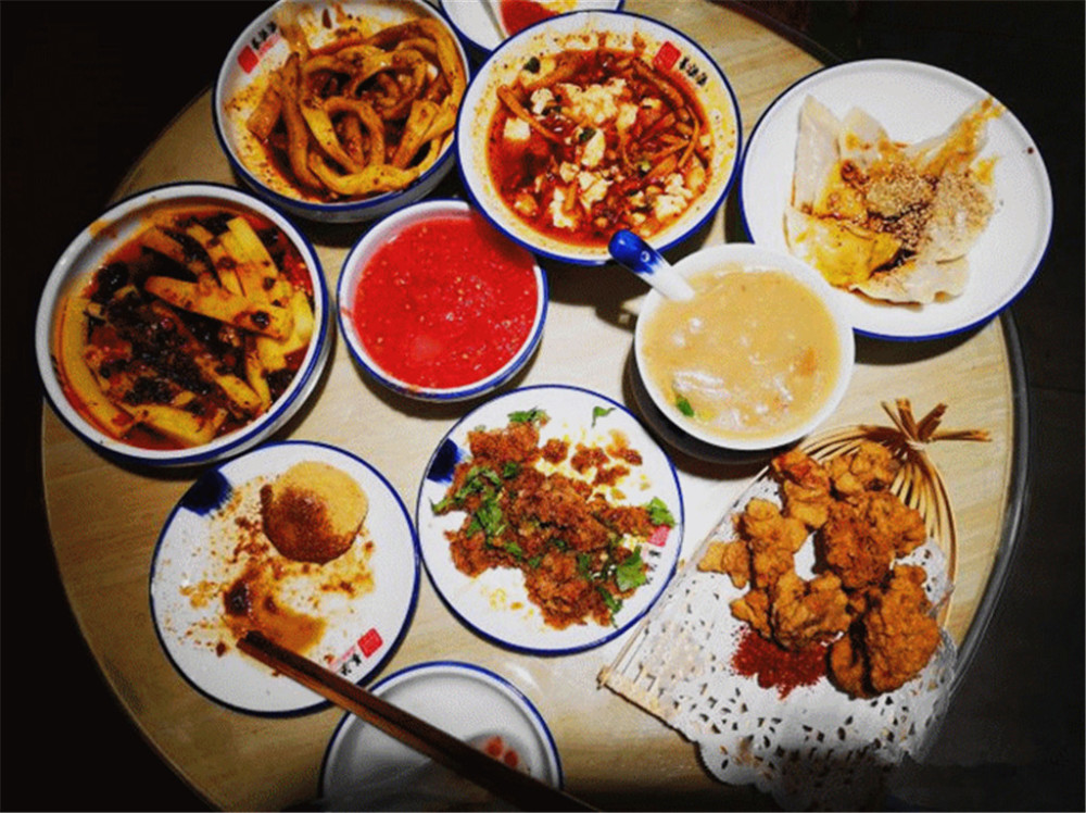 建设路这家店,成都小吃都能吃到,顾客:再也不用东奔西走了!