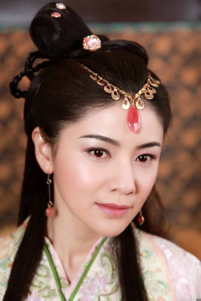 马思纯,主持科班出身,做演员拿到影后