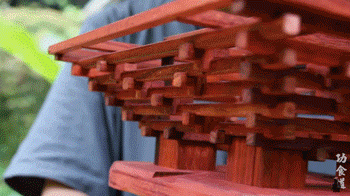 山东|山东有个大爷版李子柒！“玩木头”爆红海外！能造2600年前“鲁班凳”