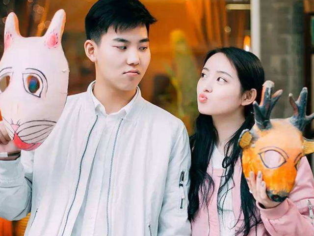 如果一个男生不喜欢你的话他是不会给你瞎起绰号的,傻瓜是个贬义词