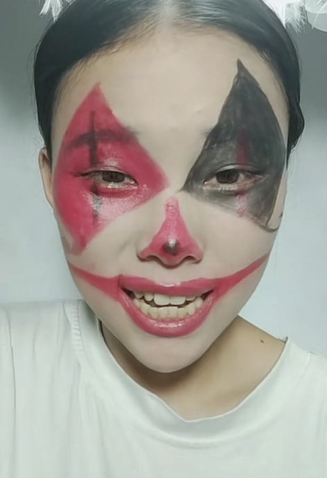 小丑直播卸妆刚开始觉得很做作看到最后错怪你了