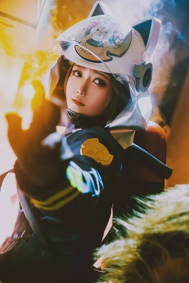 cos美图:明日方舟——阿消,狐狸尾巴好萌啊!