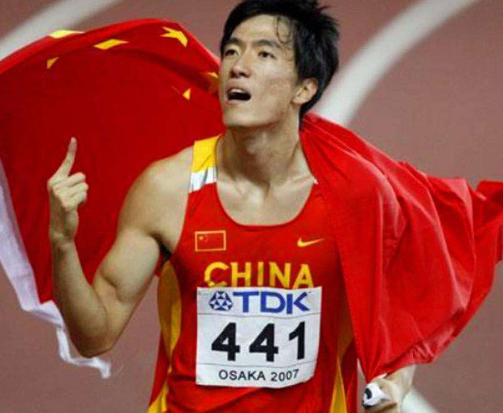 刘翔29岁前妻罕见公开露面,涂红唇更显皮肤白皙,打扮清新气质好