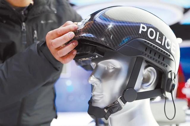 全新5g版ai警用头盔一眼看穿你的身份