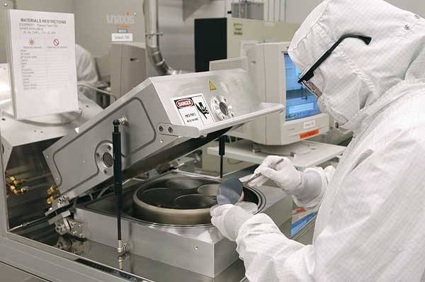 中芯国际q3净利润翻3倍14纳米成功量产国产芯片重启成长