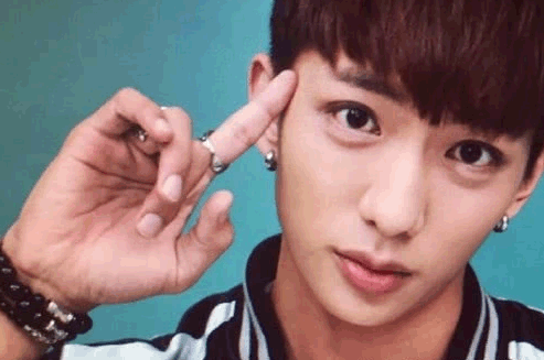 他是《终极一班》的花灵龙,当初嫌他丑,如今染回黑发帅到不敢认!