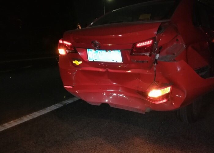 丰田雷凌严重追尾北京汽车e系列,车主:预碰撞功能也太能吹了