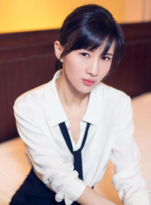 难怪papi酱结婚五年从不晒老公,看他年轻时旧照,换我也舍不得晒