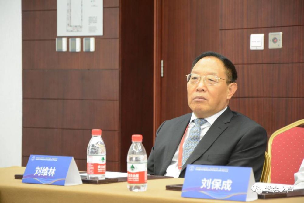 大会由刘保成总干事主持,首先代表健康医疗数据分会传达了大会精神