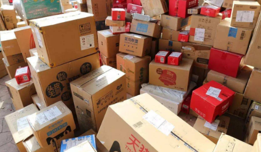 "在考验着各大电商平台的同时,也在考验着各大快递企业的物流寄递能力