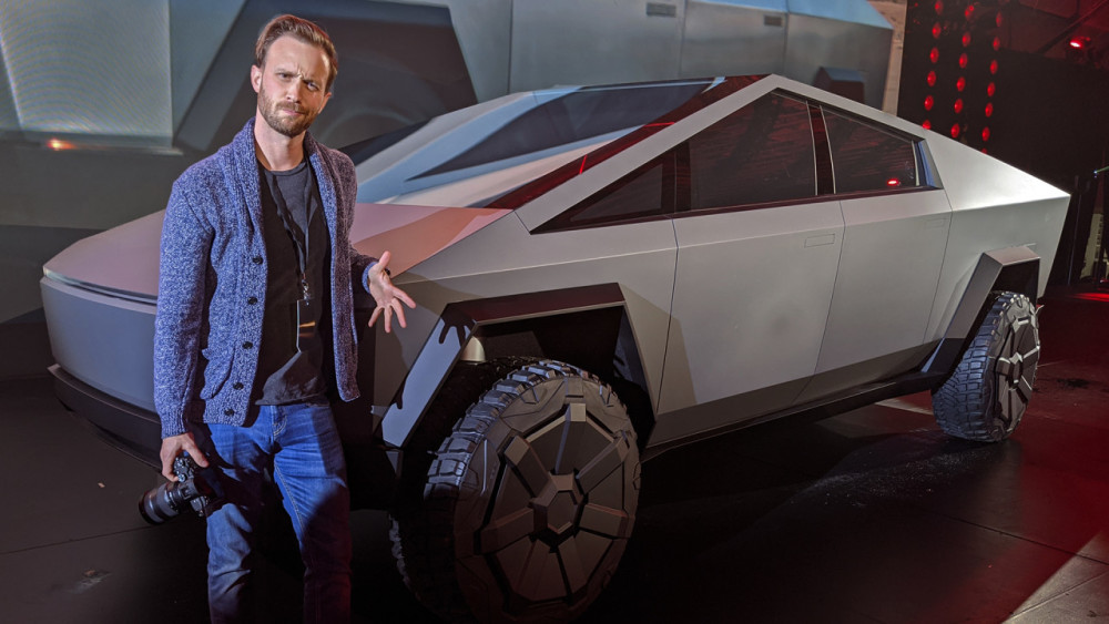 网友恶搞特斯拉cybertruck皮卡是像素拼出来的么