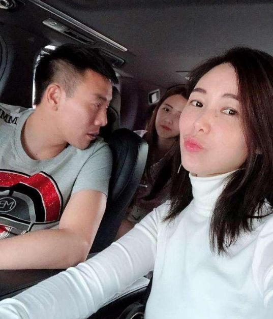 中超大恶人秦升,生活中却是个好人?自己节俭开比亚迪,妻子却开豪车