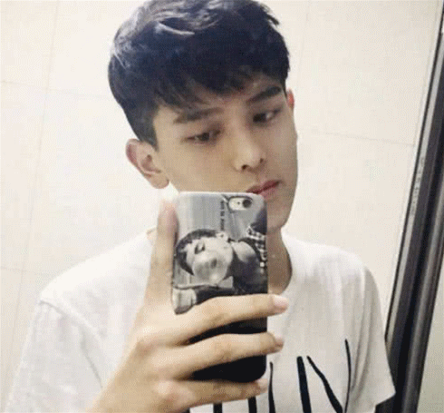 还记得《铠甲勇士》的帝皇侠吗?如今"整容式"长大,意外撞脸吴磊