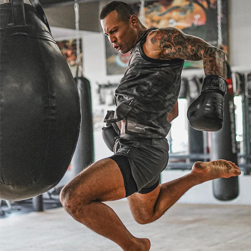 一个爱喝酒的油腻大叔,到徒手训练大神,这一切因儿子出生而改变